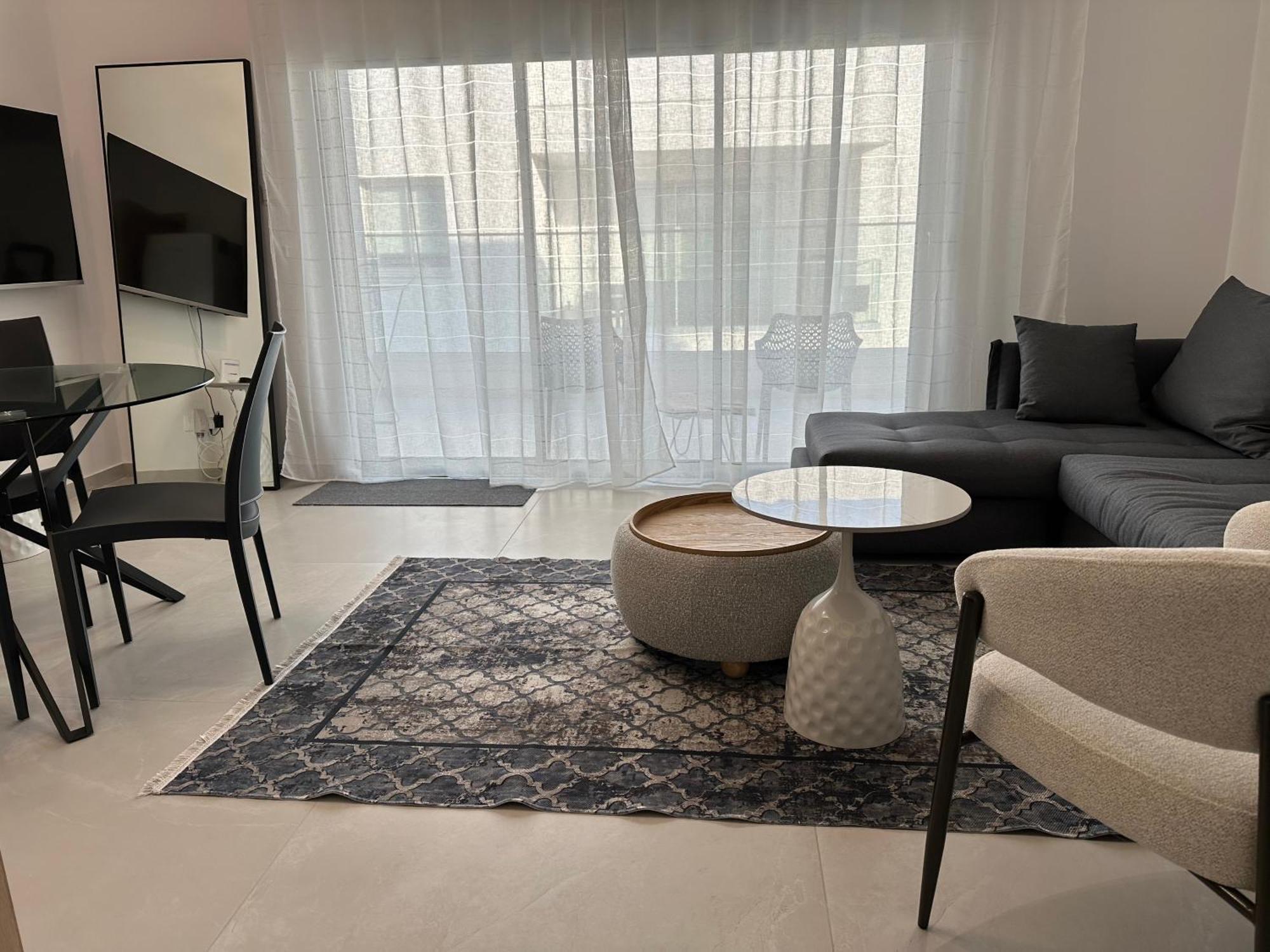 -mari- Cozy Near Unic & Medical School Apartment